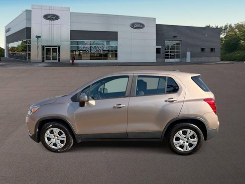 Used 2019 Chevrolet Trax LS FWD image 7