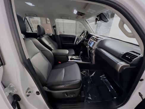 Used 2024 Toyota 4Runner SR5 Premium RWD image 31