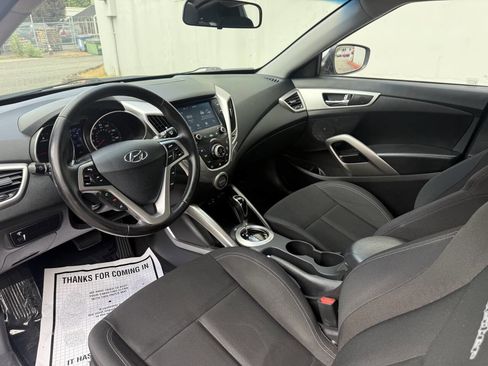 Used 2017 Hyundai Veloster FWD image 10