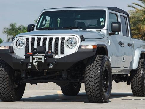 Used 2023 Jeep Gladiator Overland AWD/4WD image 1