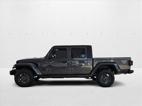 New 2025 Jeep Gladiator Sport image 5