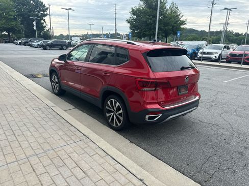 Certified 2022 Volkswagen Taos SE FWD image 5