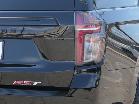 Used 2024 Chevrolet Suburban RST RWD image 4