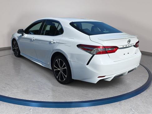 Used 2018 Toyota Camry SE w/ Convenience Package FWD image 7