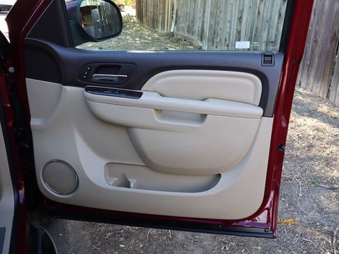 Used 2011 GMC Yukon Denali image 28