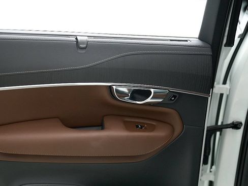 Certified 2024 Volvo XC90 T8 Ultimate AWD/4WD image 27