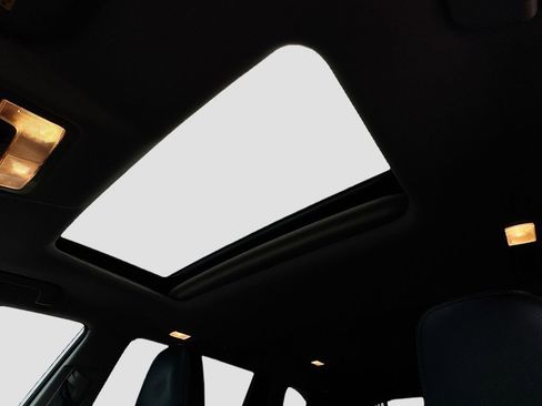 Used 2018 Toyota Highlander SE image 13