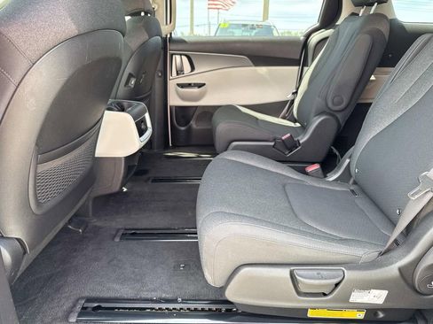 Used 2022 Kia Carnival LX FWD image 13