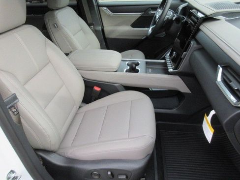 New 2026 GMC Acadia Elevation image 13