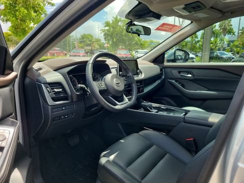 Used 2023 Nissan Rogue SV w/ SV Premium B Package FWD image 13