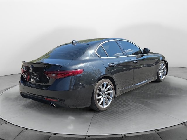 Used 2017 Alfa Romeo Giulia w/ Cold Weather Package RWD image 5