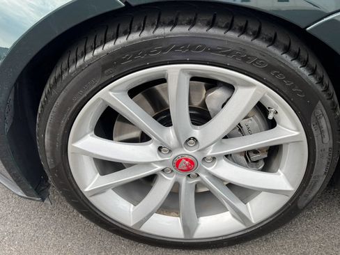Used 2018 Jaguar F-TYPE Coupe RWD image 14