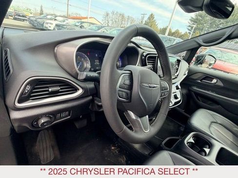 Certified 2025 Chrysler Pacifica Select image 24