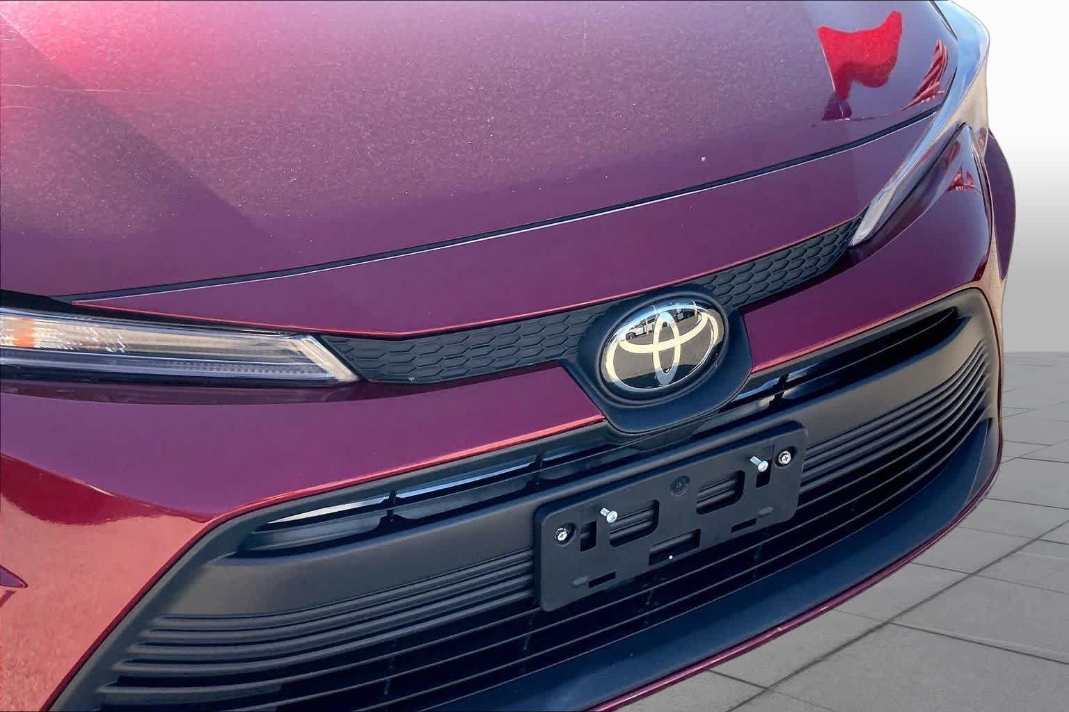 Used 2025 Toyota Corolla LE FWD image 28