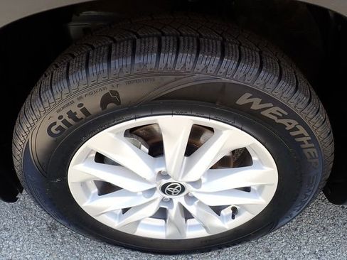 Certified 2022 Toyota Corolla Cross LE AWD/4WD image 12