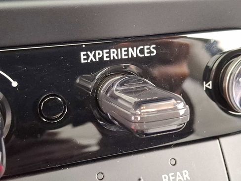 Used 2025 MINI Cooper 2-Door Hardtop image 25