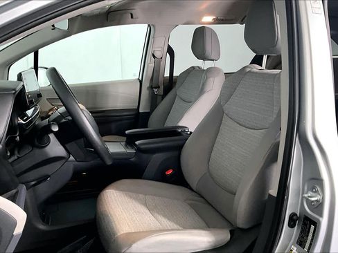 Used 2022 Toyota Sienna LE image 8