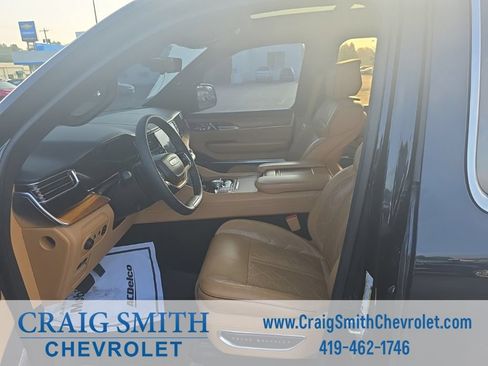Used 2023 Jeep Grand Wagoneer Series III AWD/4WD image 10