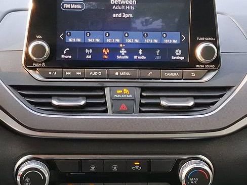 Used 2024 Nissan Altima 2.5 SR FWD image 21