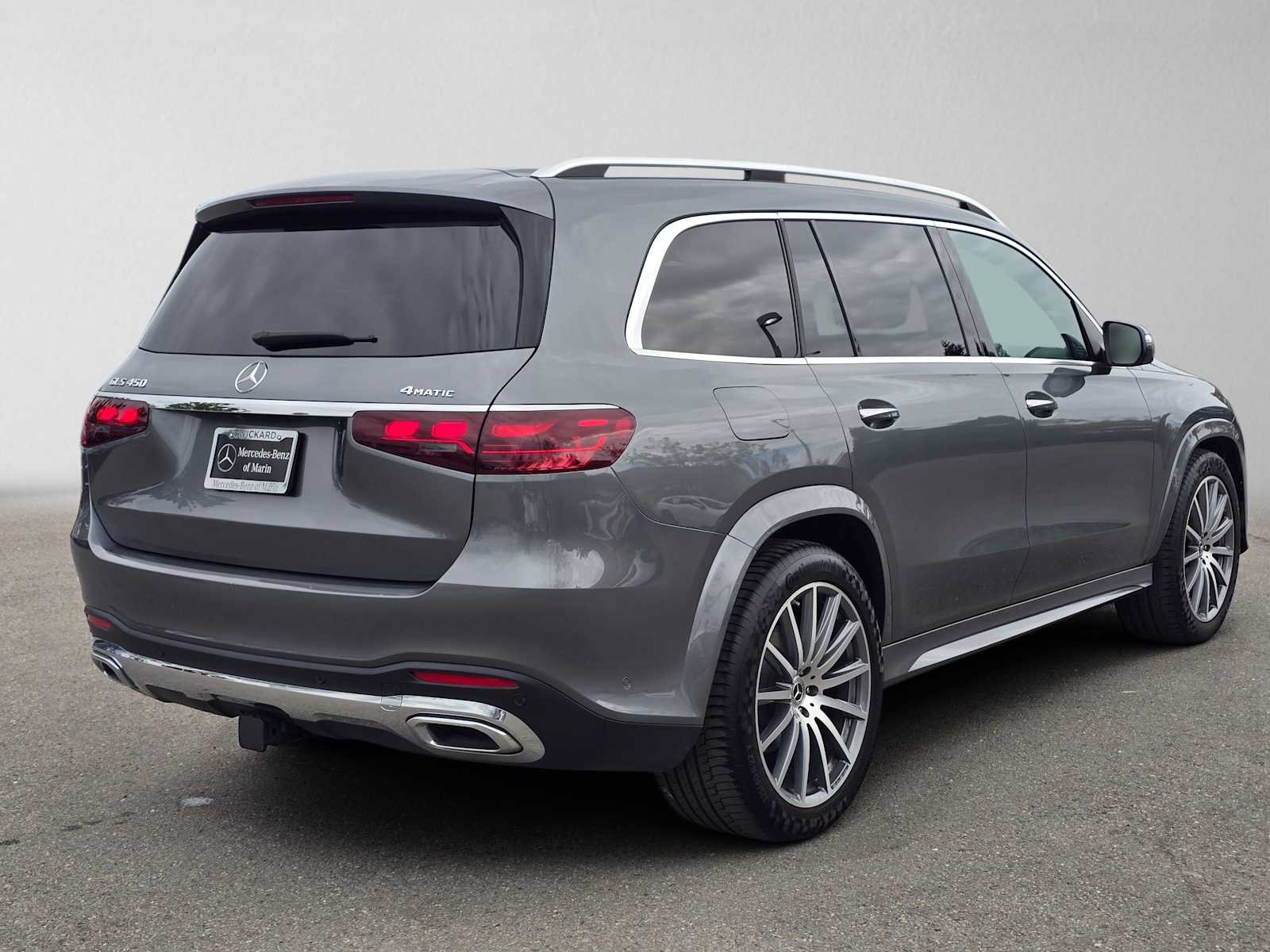 Used 2025 Mercedes-Benz GLS 450 4MATIC w/ AMG Line Exterior image 3
