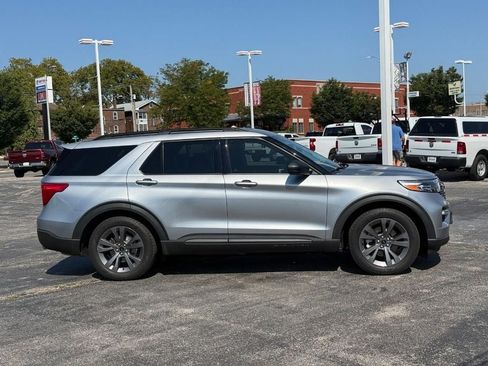 Used 2021 Ford Explorer XLT w/ Equipment Group 202A RWD image 5