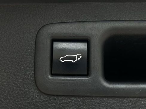Used 2023 Toyota Highlander XLE FWD image 34