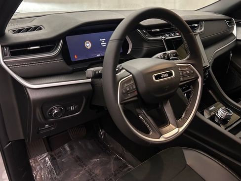 New 2025 Jeep Grand Cherokee Altitude AWD/4WD image 11