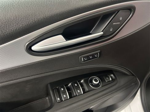 Used 2022 Alfa Romeo Stelvio Veloce image 14
