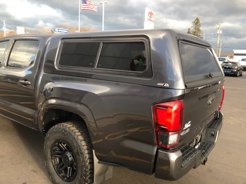 Certified 2022 Toyota Tacoma SR image 28