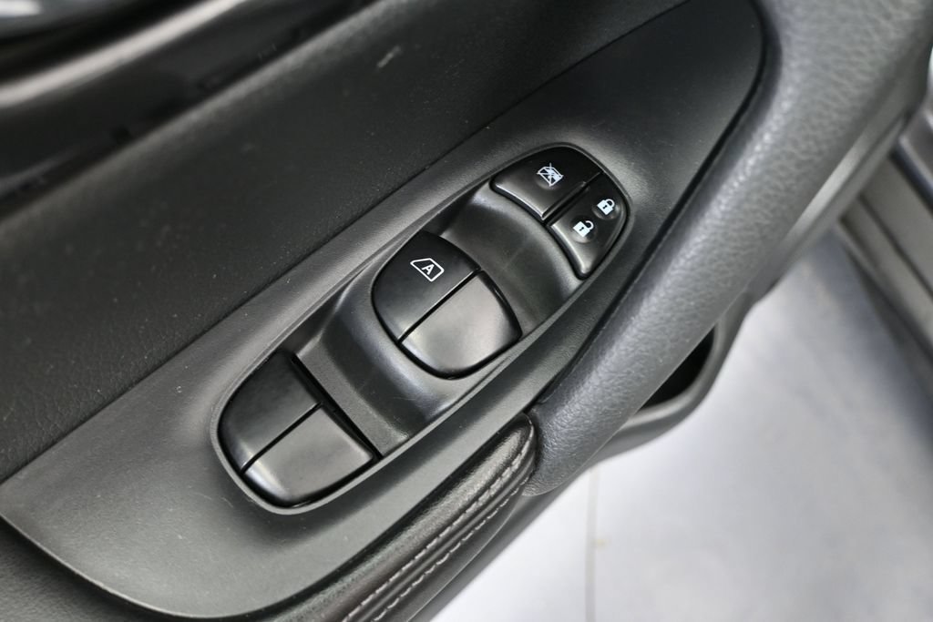 Used 2017 Nissan Rogue S FWD image 14