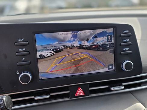 Used 2023 Hyundai Elantra SEL image 25