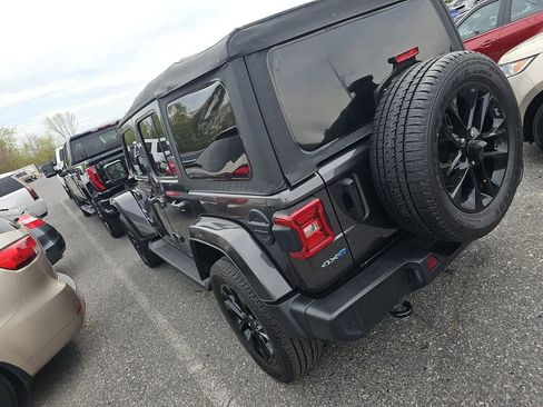 Used 2021 Jeep Wrangler Unlimited Sahara w/ Cold Weather Group AWD/4WD image 4