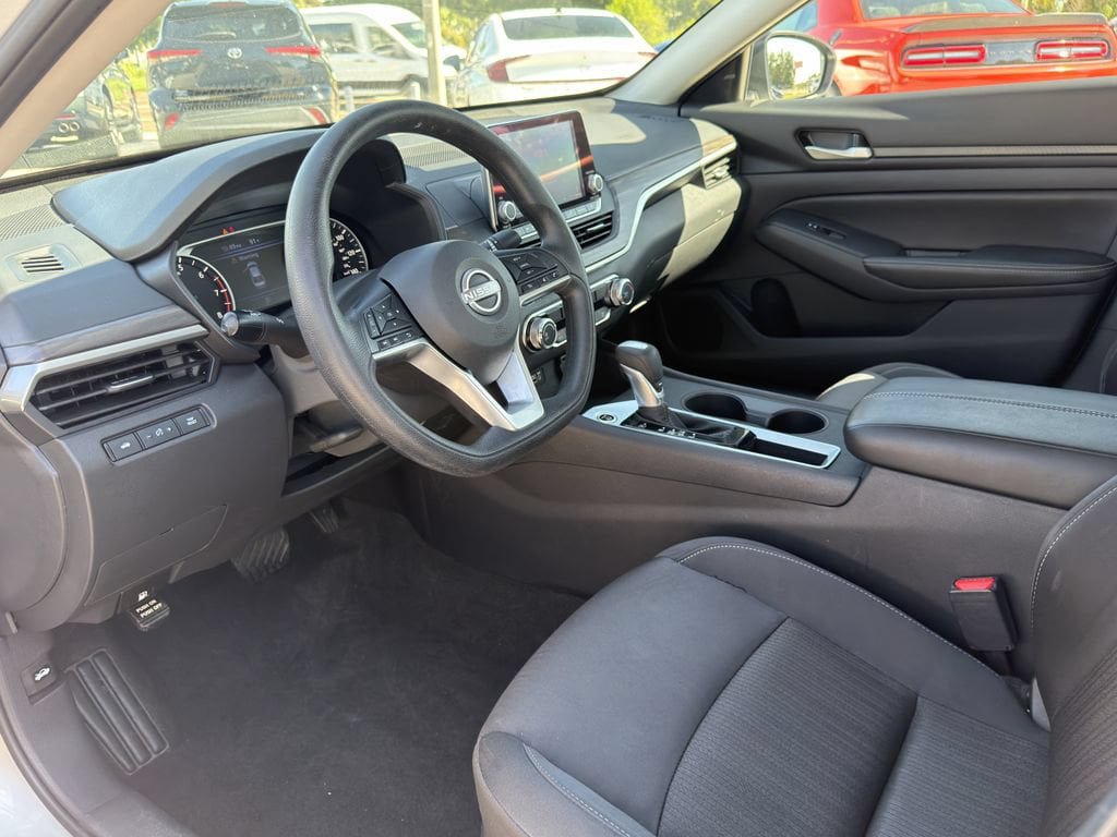 Used 2025 Nissan Altima 2.5 SV FWD image 20