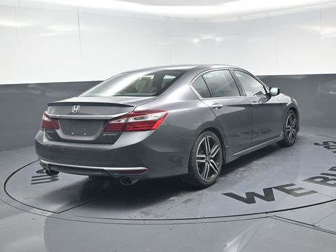 Used 2017 Honda Accord Sport image 9