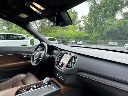 Certified 2025 Volvo XC90 B6 Ultra w/ Protection Package AWD/4WD image 27