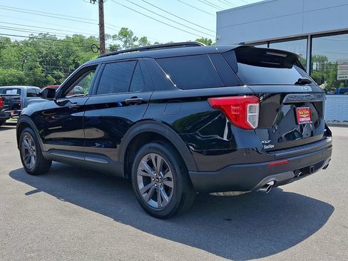 Used 2022 Ford Explorer XLT w/ Equipment Group 202A AWD/4WD image 4