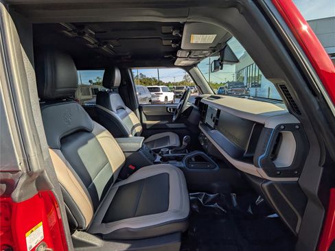 Used 2023 Ford Bronco Wildtrak image 11