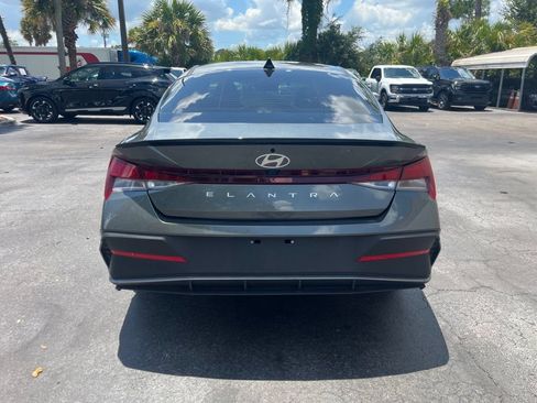 Used 2025 Hyundai Elantra Sport FWD image 4