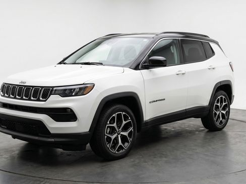 Used 2025 Jeep Compass Limited AWD/4WD image 3