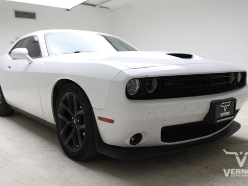 Used 2019 Dodge Challenger GT w/ Plus Package RWD image 6