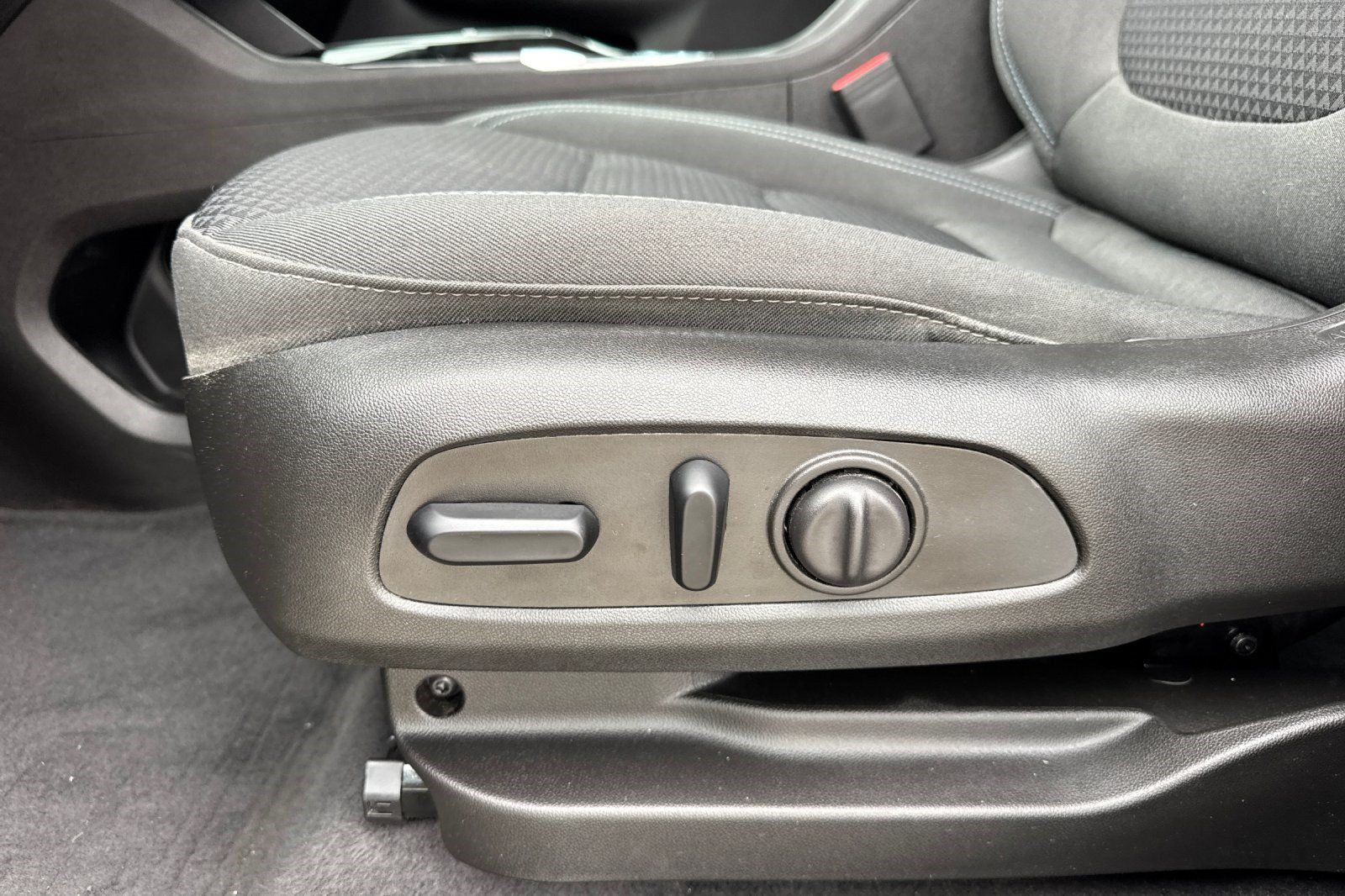 Used 2023 Chevrolet Bolt EUV LT w/ Comfort Package FWD image 14