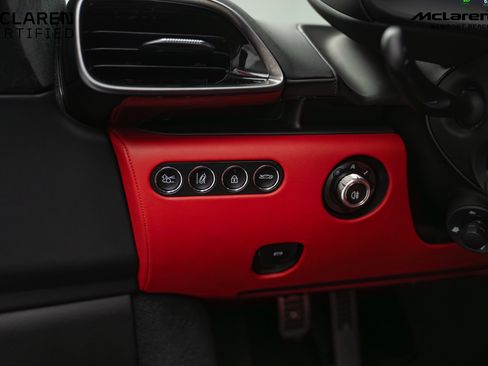 Used 2024 McLaren Artura image 27