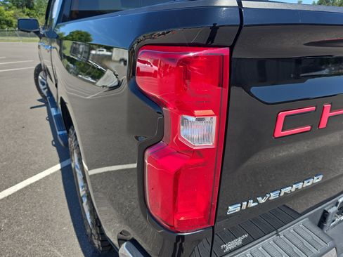 Used 2024 Chevrolet Silverado 1500 LTZ AWD/4WD image 33