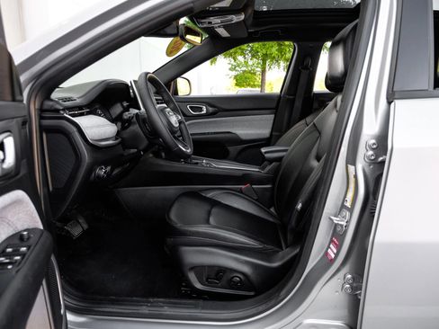 Used 2023 Jeep Compass Latitude w/ Sun and Sound Group image 4