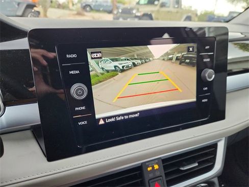 New 2025 Volkswagen Taos SE image 15