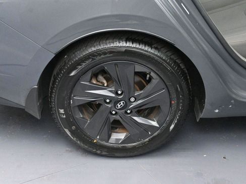Used 2023 Hyundai Elantra SEL image 32