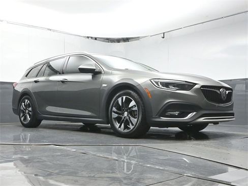 Used 2018 Buick Regal Essence w/ Driver Confidence Package #1 image 42
