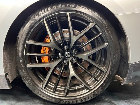 Used 2016 Nissan GT-R Black Edition AWD/4WD image 7