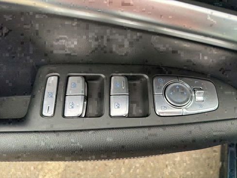 Used 2026 Genesis G70 2.5T image 17