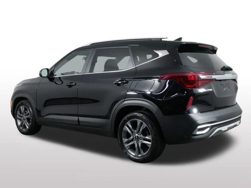 Used 2023 Kia Seltos S w/ Navigation Package FWD image 9